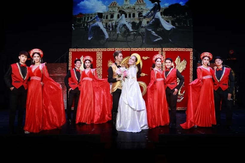 Chiang Mai: Siam Dragon Cabaret Show with Optional Transfer - After the final song: photo time, tips, and how to handle it