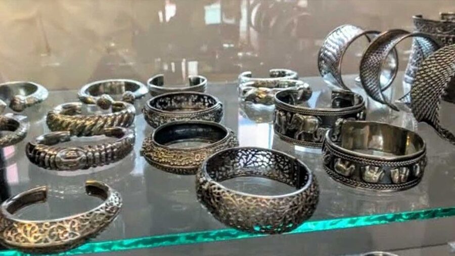 Chiang Mai: Silver Craftwork Temple Tour with Monk Meeting - Small-Group Comfort and Who This Tour Fits Best