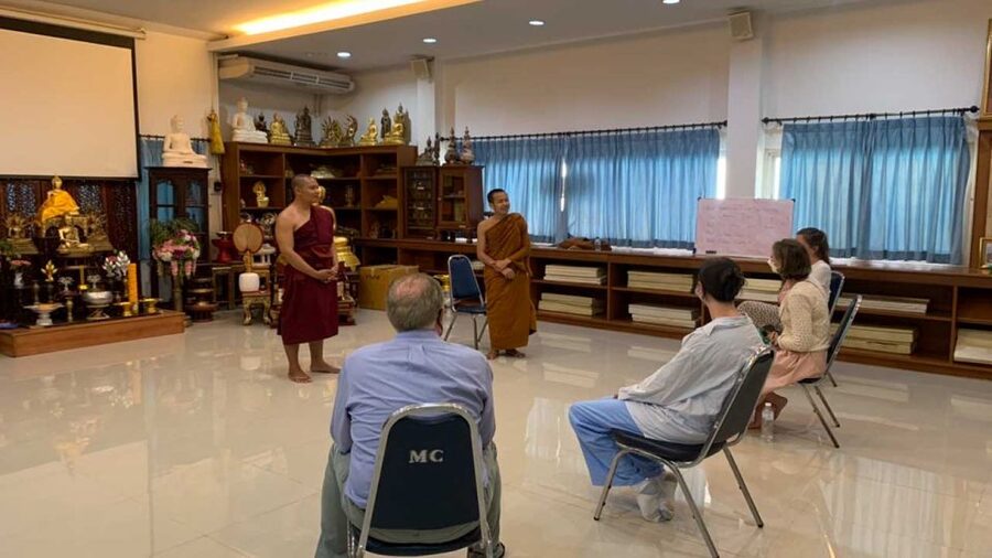 Chiang Mai: Silver Craftwork Temple Tour with Monk Meeting - Wat Sri Suphan: The Silver Temple and Its Craft Made for Decoration