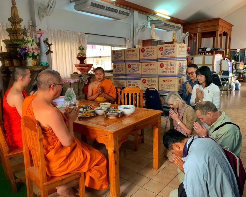 Chiang Mai: Silver Craftwork Temple Tour with Monk Meeting - Your Guide and Transport: Small Details That Make the Day Feel Smooth