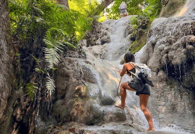 Chiang Mai: Sticky Waterfall, Bua Tong Cave Join Tour - Quick Hits for Sticky Waterfall and the Nearby Cave Temple