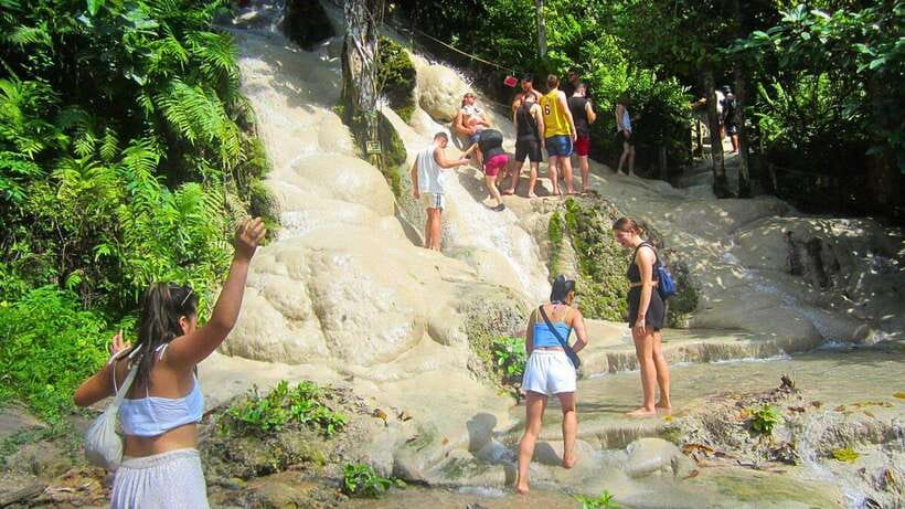 Chiang Mai: Sticky Waterfall, Chet Si Fountain Park Transfer - Sticky Waterfall’s Secret: Why the Rock Feels Grippy