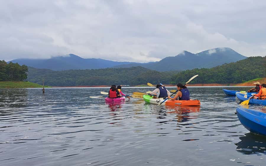Chiang Mai: Sticky waterfall, lake kayak and cycling tour - Sticky Waterfalls, Lake Kayak, and a Bike Ride, All in 8 Hours