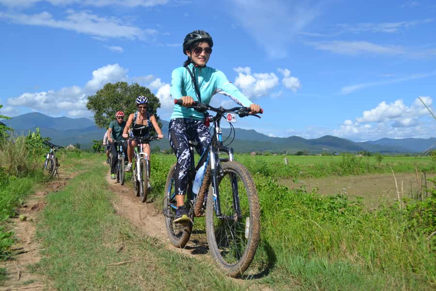 Chiang Mai: Sticky waterfall, lake kayak and cycling tour - Long-Tail Boat to a Floating Cottage Lunch