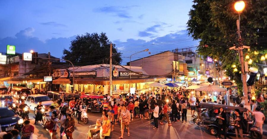 Chiang Mai Street Food Adventure with Locals - Chiang Mai Gate Is the Smart Start for a Food-First Evening
