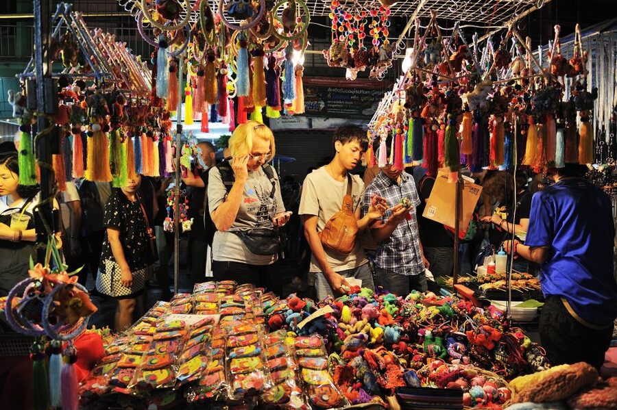 Chiang Mai Street Food Adventure with Locals - Who This Chiang Mai Food and Market Tour Suits Best