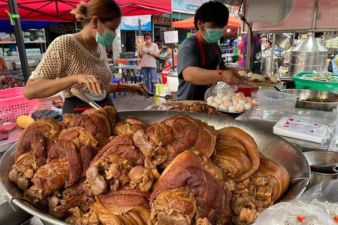 Chiang Mai Street Food Tour by Tuk Tuk with Pick Up - Wat Chedi Luang Varavihara: earthquake damage you can still see