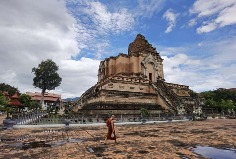 Chiang Mai: Temple And City Walking Tour Part I - Temple Tour Starting at 8:20 am, Old City on Foot