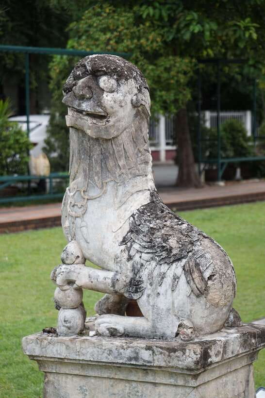 Chiang Mai: Temple And City Walking Tour Part I - The Guide Factor: Former Monks, Plain Explanations, and Lots of Q&A