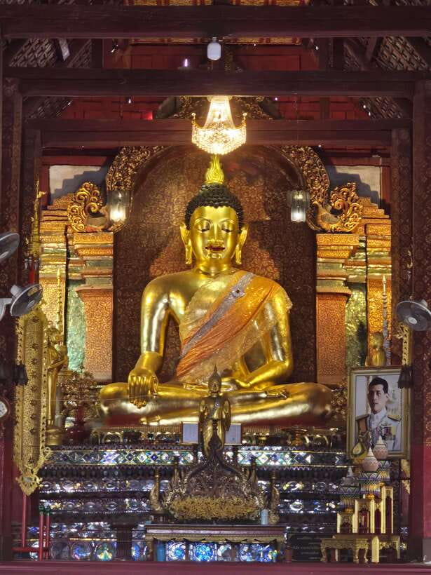 Chiang Mai: Temple & City Tour Part II - Wat Chiang Man, the 1296 temple that sets the tone