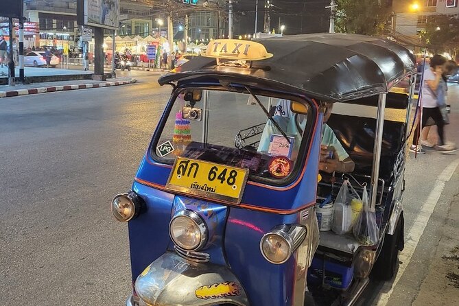 Chiang Mai Temples and Market Tuk-Tuk Evening Night Tour - Wat Lok Molee: the free bonus outside the headline zone