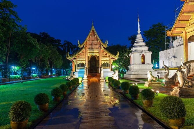 Chiang Mai Temples and Market Tuk Tuk Night Tour - How the tuk-tuk route works when you want photos and real downtime