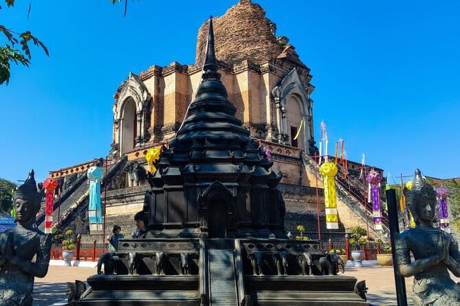 Chiang Mai Temples & Old City Hidden Gems Small Group Tour 2 Hrs - Stop 1: Wat Chiang Man, Where Chiang Mai’s Early Story Starts