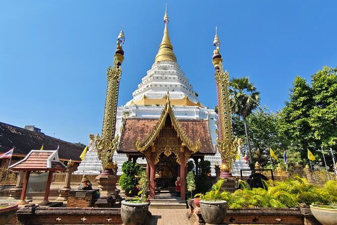 Chiang Mai Temples Visit Walking Tour with Ex-Monk Guide Part 2 - Ex-monk Katoon is the main attraction