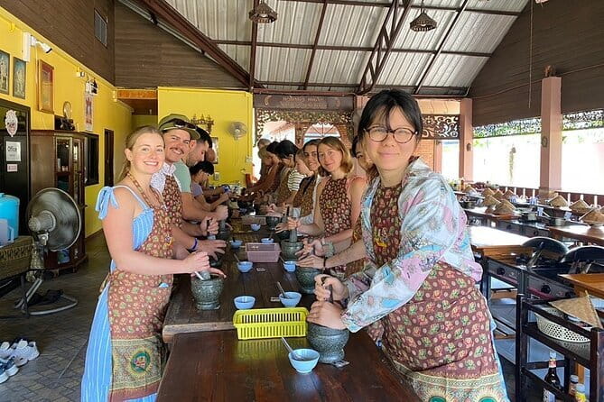 Chiang Mai Thai Cooking Market Tour with Lakeside Pavilions - Hotel pickup, meeting point, and how the session runs