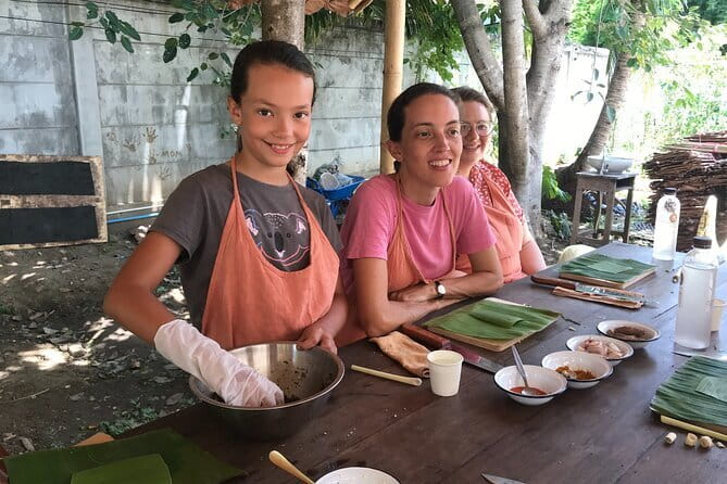 Chiang Mai Thai Cooking Organic Farm with Local Market Tour - Papaya salad tasting: small extra, big payoff