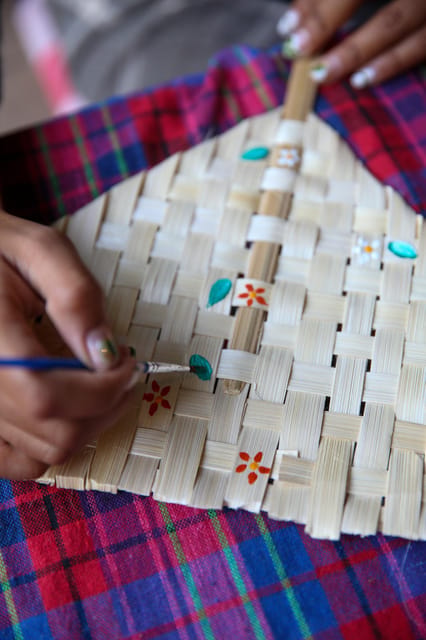 Chiang Mai : Traditional Lanna Bamboo Fan Weaving - Where the Class Starts at HangTuengFarm’s Yellow Door