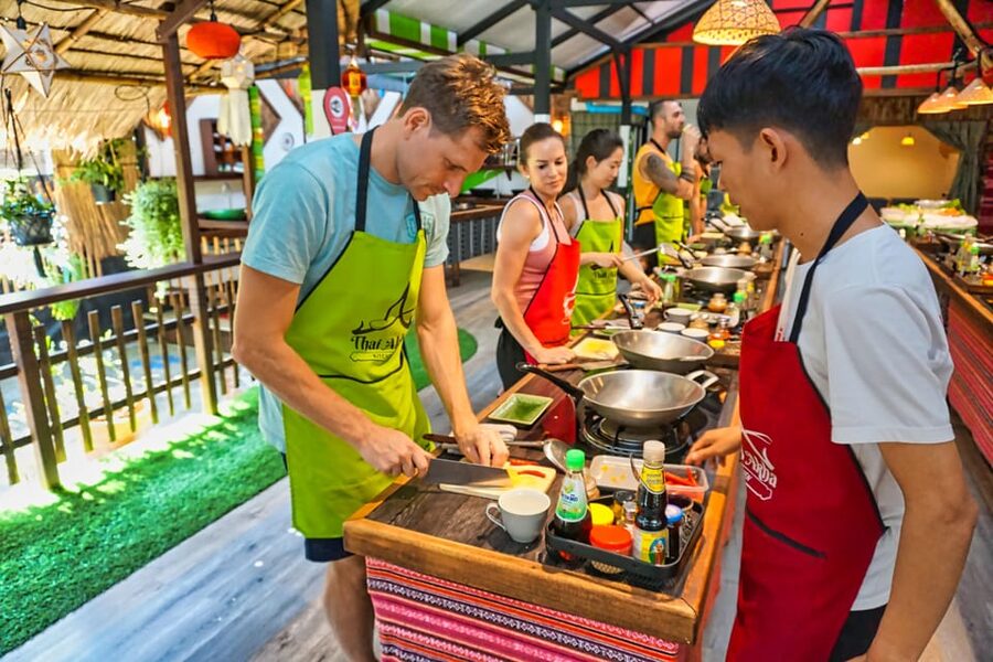 Chiang Mai: Traditional Thai-Akha Cooking Class& Market Tour - Price and Value for a Half-Day Food Plan