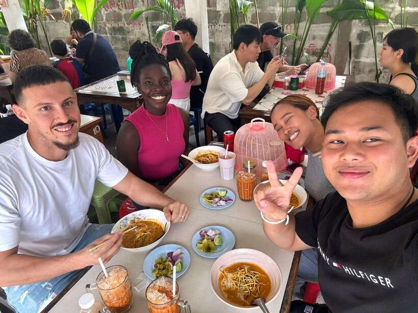 Chiang Mai: Walking Food Tour - Northern Thai larb-style salad and sai ua sausage