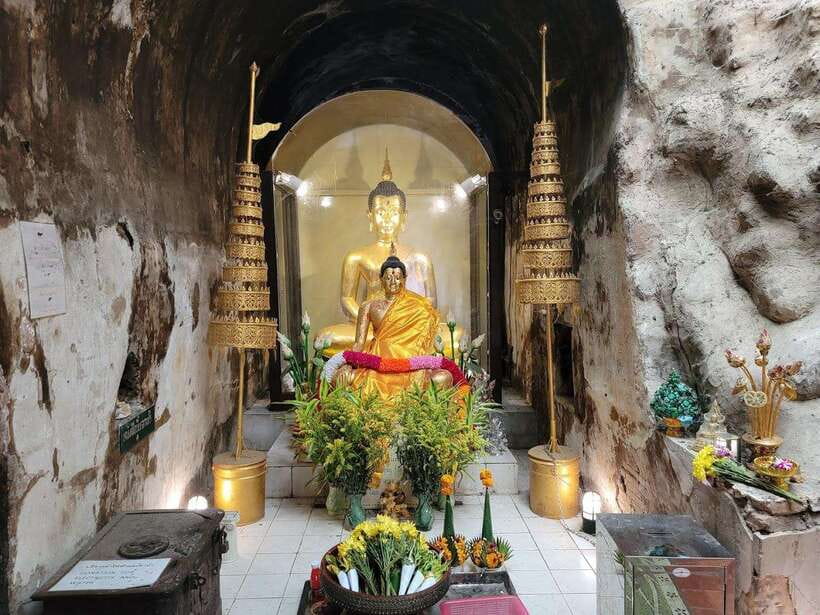 Chiang Mai:Wat Phra That Doi Suthep & Wat Umong Evening Tour - Small Group and English Guide: The Difference Between Seeing and Understanding