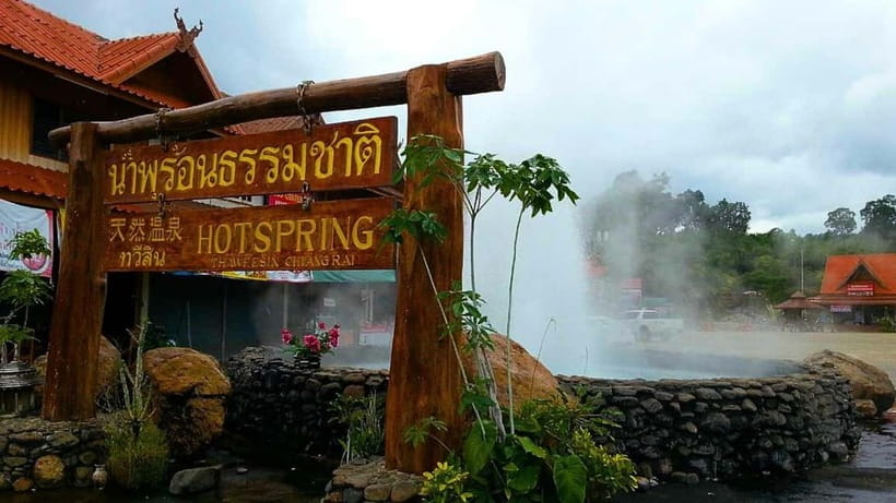 Chiang Mai: White and Blue Temples and Lalita Cafe - Lunch at a Local Restaurant: One Hour to Refuel Before the Blue Temple
