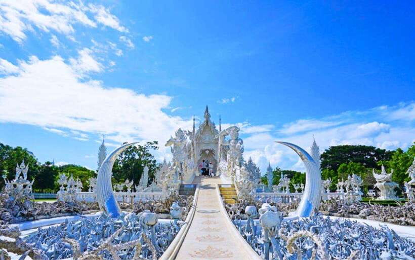 Chiang Mai: White, Blue & Big Buddha Temples in Chiang Rai - Guides Make the Difference: English, Energy, and Real Help