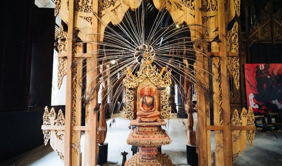 Chiang Mai: White, Red/Black & Blue Temples Tour with Lunch - Wat Rong Khun, the White Temple: modern architecture with Buddhist meaning