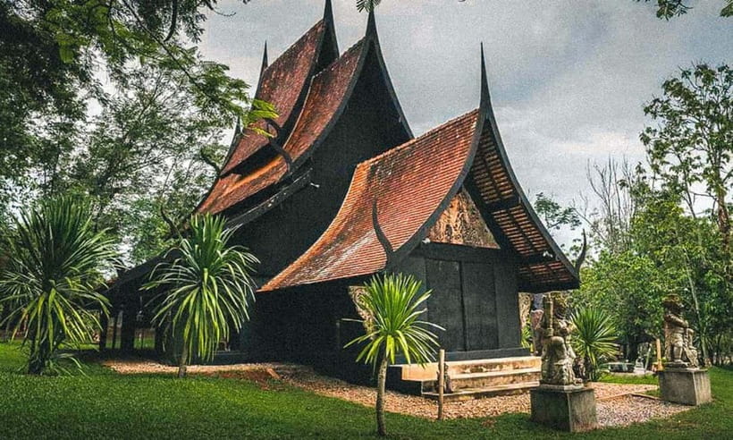 Chiang Mai: White Temple, Blue Temple, and Black House Tour - First Stop, Mae Kachan Hot Spring Town Reset