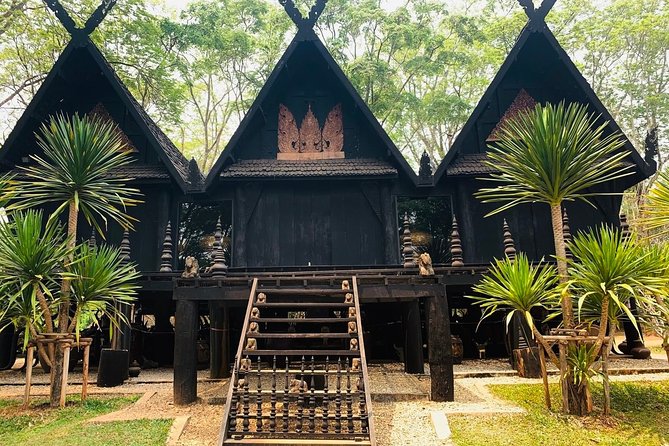 Chiang Rai Highlights Tour: White & Blue Temples and Black Museum - Small-group comfort, timing, and what to bring for this long day