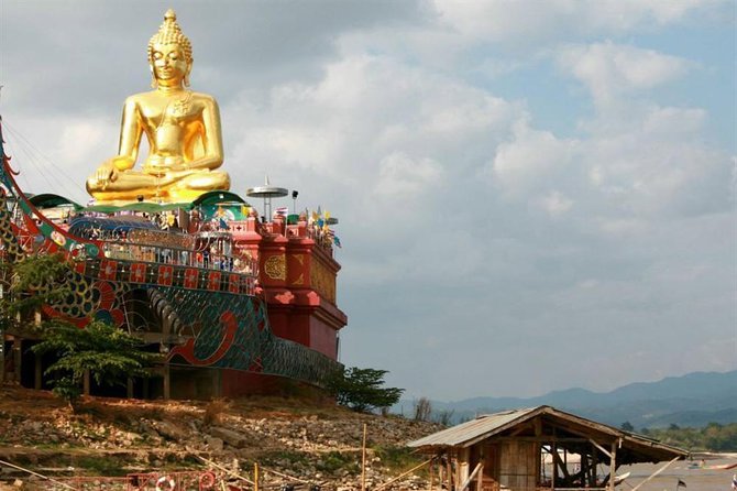 Chiang Rai One Day: White Temple, Golden Triangle, Akha Hilltribe - Akha hill tribe village: culture stop with a short shopping window