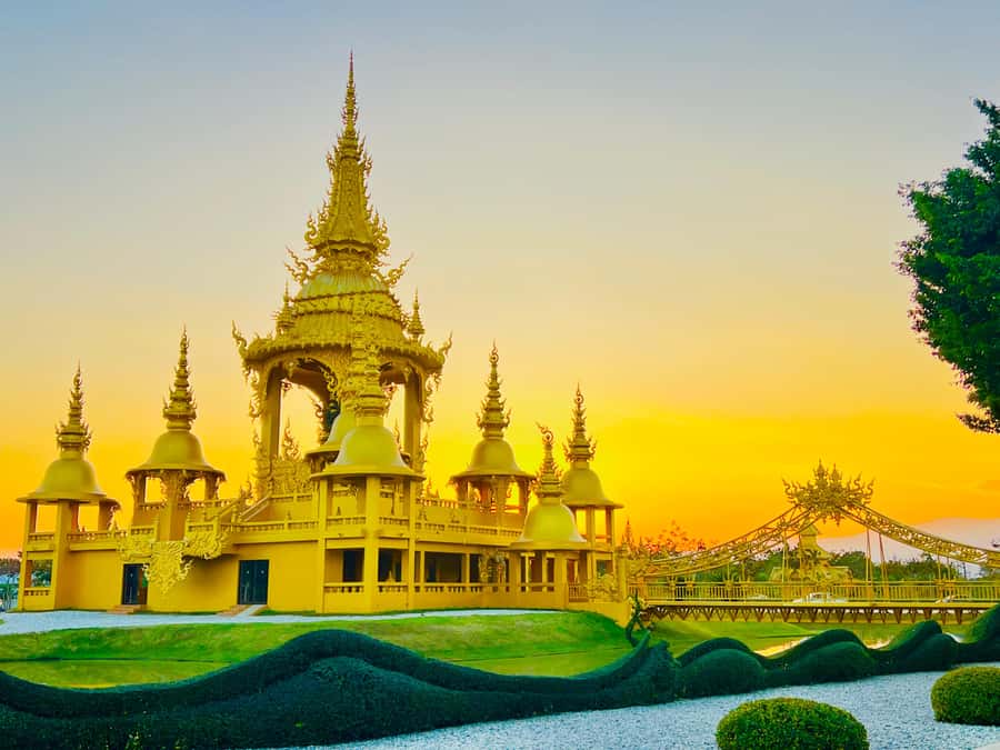 Chiang Rai:Private Transfer to Chiang Mai with Temples Visit - Key Highlights at a Glance