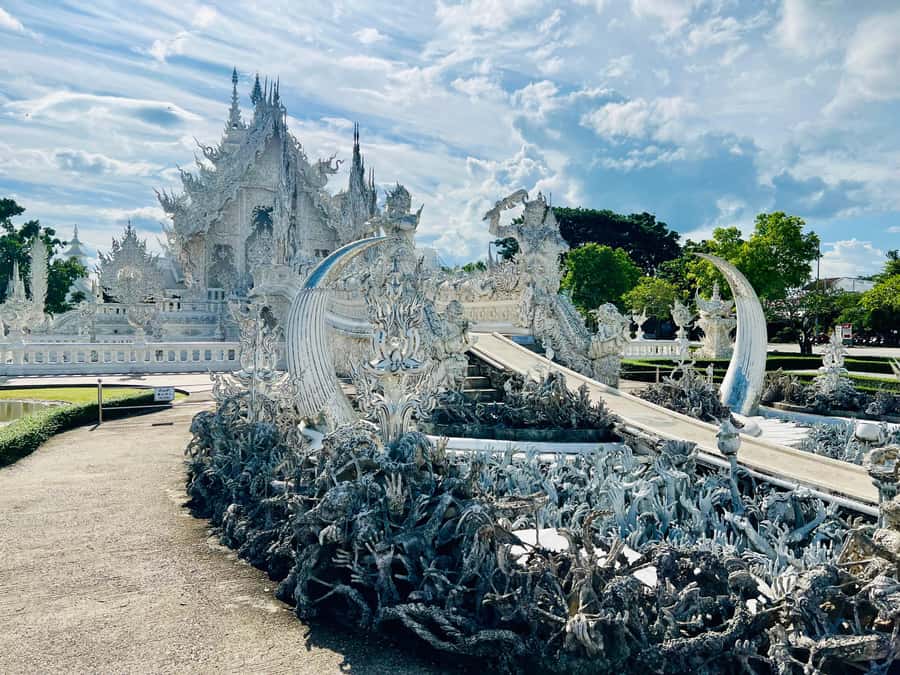 Chiang Rai:Private Transfer to Chiang Mai with Temples Visit - Pickup in Chiang Rai Around 8:30 AM, Then the Long Scenic Ride