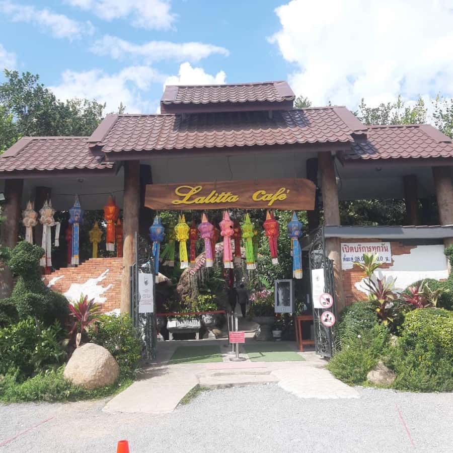 Chiang Rai: Temples Trip with Sang Kaew and Lalitta Cafe - Should you book the Chiang Rai temples trip with Sang Kaew and Lalitta Cafe?