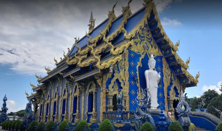 Chiang Rai White, Blue, Red 3 Temples Tour - Wat Huay Pla Kang (Red Temple): the 9-floor pagoda and the giant Buddha statue