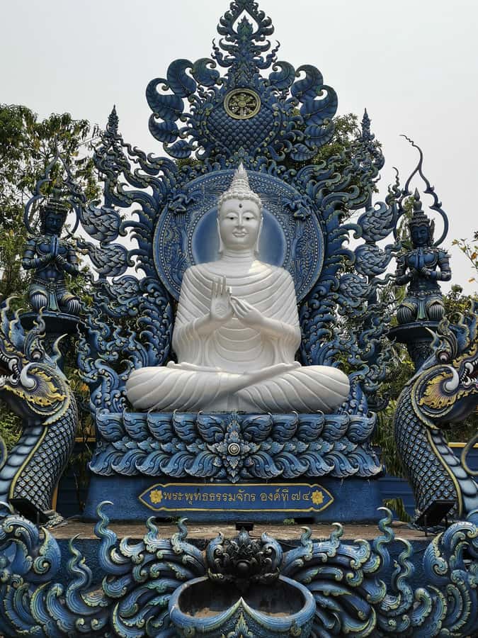 Chiang Rai White, Blue, Red 3 Temples Tour - Who should book this tour, and who should skip it