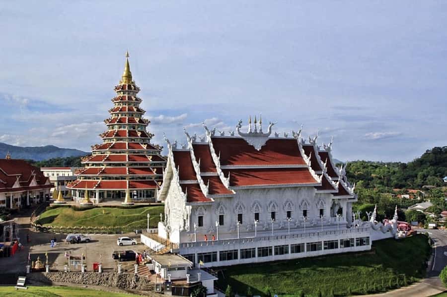 Chiang Rai White Temple and Blue Temple Day Tour - Lunch, water, and responsible touring touches that you’ll actually notice