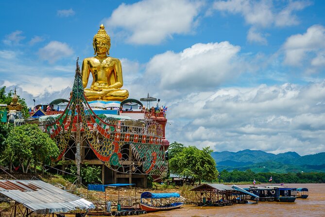Chiang Rai White Temple, Blue Temple and more from Chiang Mai - Hotel pickup and guide support that makes temples easier