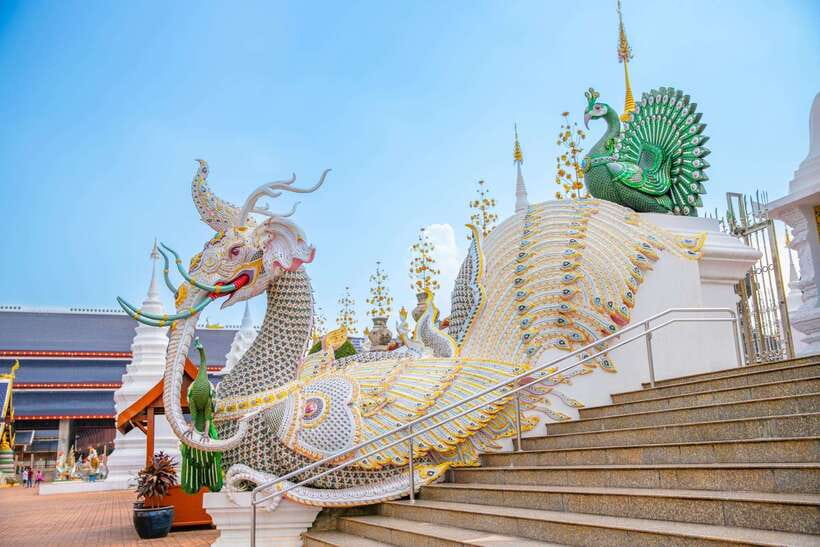 Chiangma: Wat ban den, Blue Temple & Sticky Waterfall. - Bua Thong Sticky Waterfall: Limestone Climb With Gecko-Hand Grip