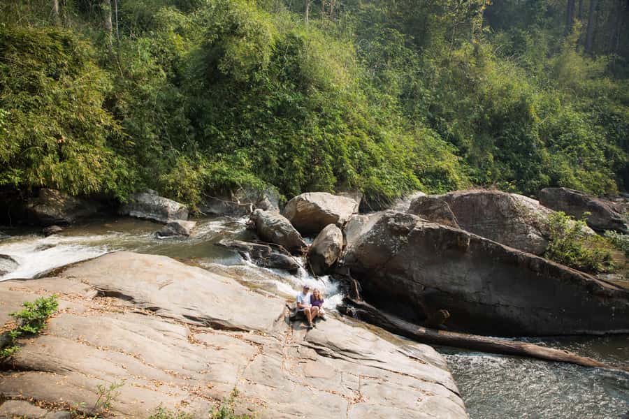 ChiangMai: Doi Inthanon Summit, Waterfalls & Hill Tribe Tour - Lunch and managing the budget during the route