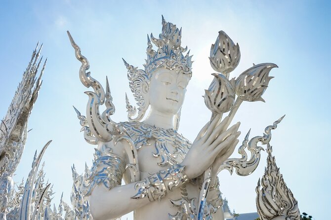 Chiangmai to White Temple, Blue Temple & Black museum - Transport, group size, and how the guide can shape your experience