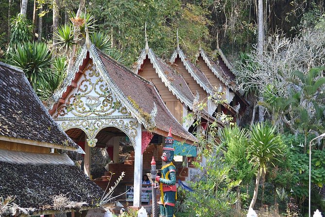 Chiangrai Hot Highlight 2 days - Day 2: Wat Rong Khun, the White Temple, with time to take it in