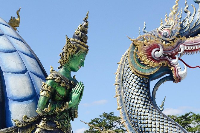 Chiangrai Hot Highlight 2 days - The Blue Temple (Wat Rong Suea Ten): your Day 2 color payoff