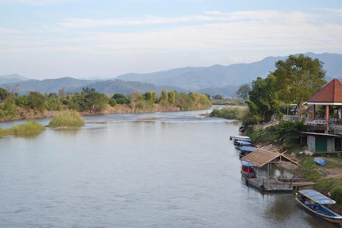 Chiangrai Round Trip Classic Tours 3 Days 2 Nights - Day 1: Chiang Dao Cave, Thaton, Chiang Saen, then the Golden Triangle