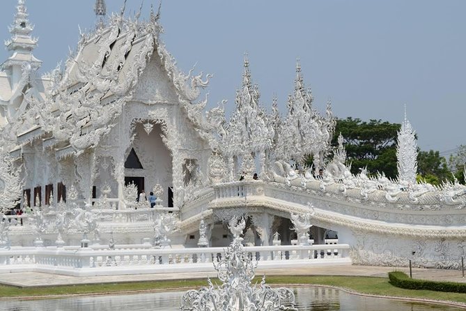 Chiangrai Round Trip Classic Tours 3 Days 2 Nights - Food and comfort: breakfasts, lunches, and an air-conditioned vehicle