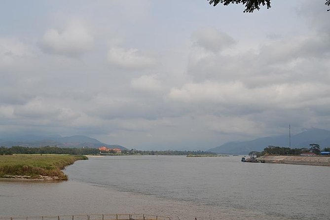 Chiangrai Round Trip Classic Tours 3 Days 2 Nights - Day 2: Wat Rong Seur Ten (Blue Temple), Maekok river boat time, and Baan Dam Museum