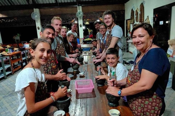 Cooking Evening Class Chiang Mai Visit Organic Garden and Market - Organic Garden Time: Seeing Thai Herbs in Real Life