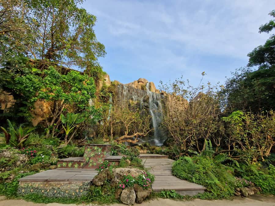 Day Tour in Chiang Mai I Sticky Waterfall & Land of Angels - Bua Thong Sticky Waterfall: What the Climb Is Really Like