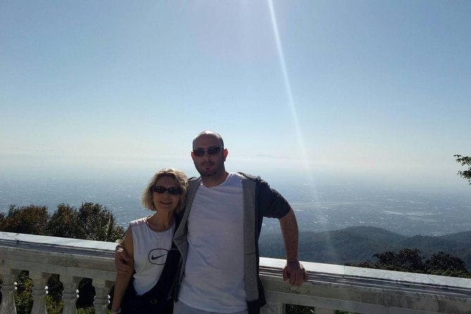 Doi Suthep Temple and Bau Thong Waterfalls Private Tour - Stop 1: Bua Thong Waterfalls (Nam Phu Chet Si) and how to handle the climb