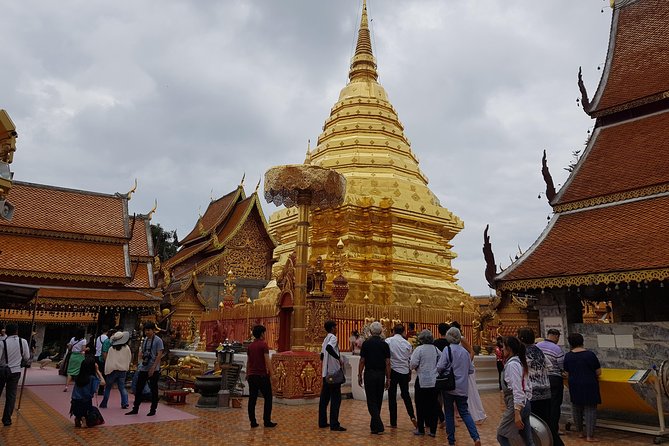 Doi Suthep temple and Trekking - Wat Pha Lat on the return route: the change of scenery that matters