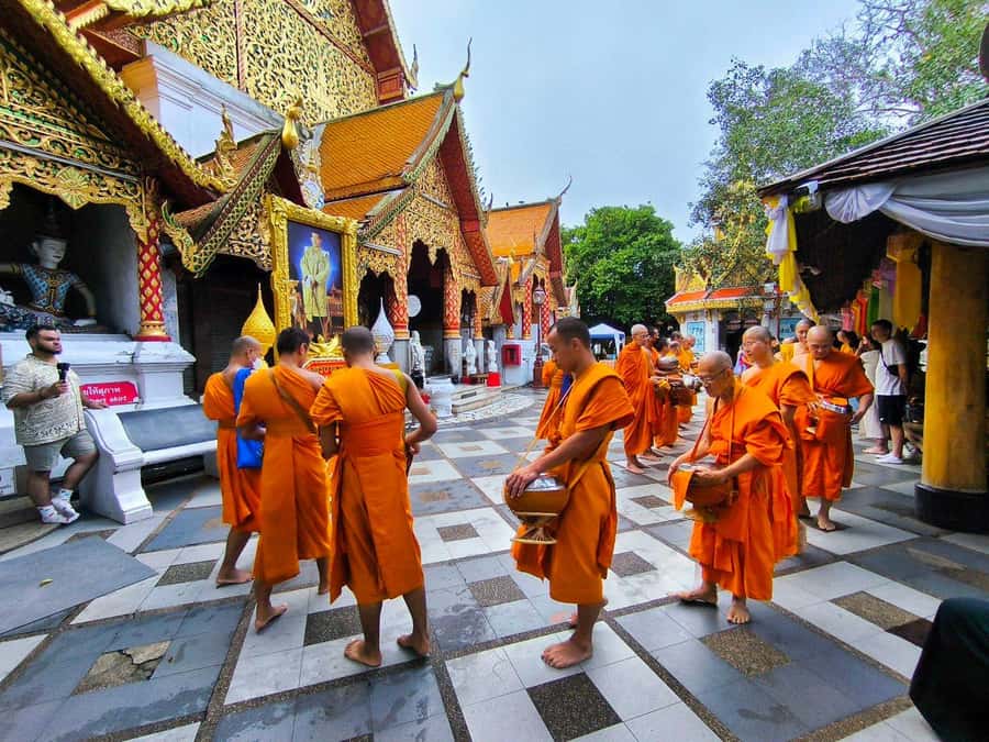 Early morning Doi Suthep with monk chanting and alms - Key things I’d circle before you book